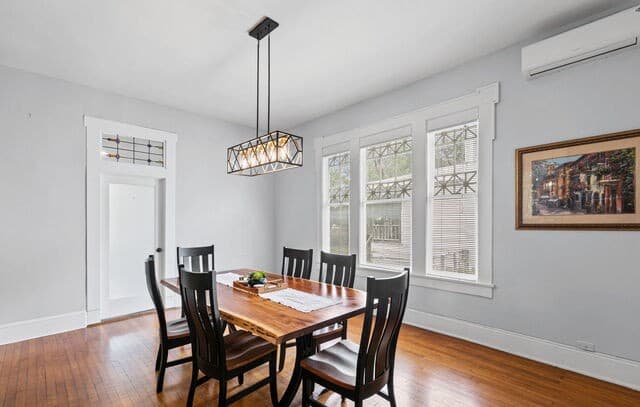 4-bedroom rental at 525 W Magnolia Ave in San Antonio, TX — photo 5