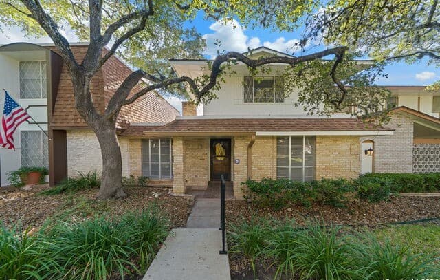 3-bedroom rental at 6106 Vance Jackson Rd Unit 50 in San Antonio, TX — photo 1