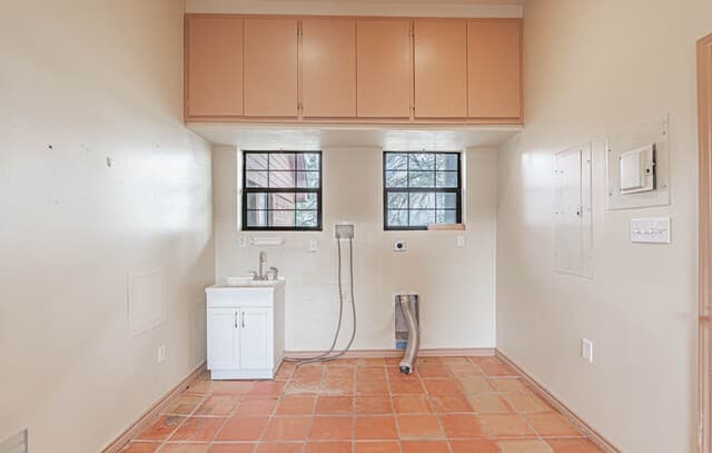 3-bedroom rental at 1271 County Road 119 in Floresville, TX — photo 4