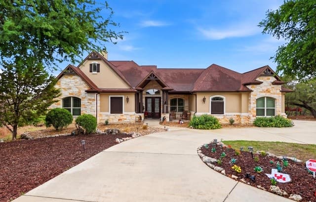 3-bedroom rental at 162 ALONDRA Lane in Spring Branch, TX — photo 5