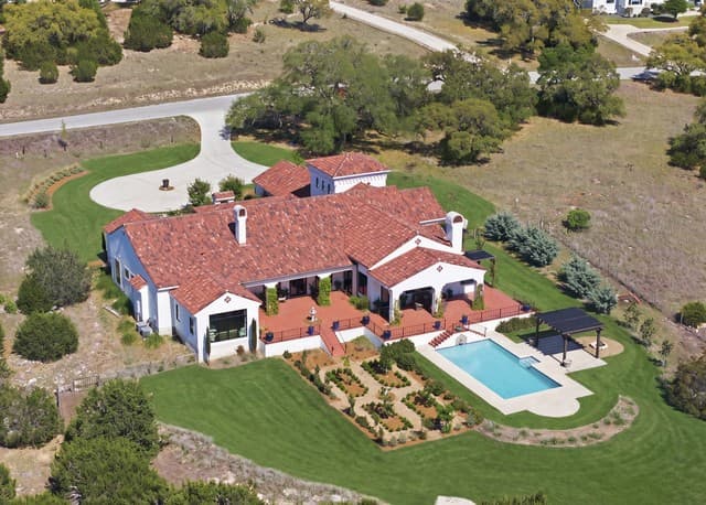 5-bedroom rental at 84 Sunriver in Boerne, TX — photo 1