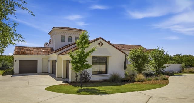 5-bedroom rental at 84 Sunriver in Boerne, TX — photo 3