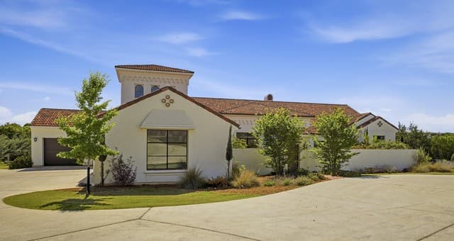 5-bedroom rental at 84 Sunriver in Boerne, TX — photo 5