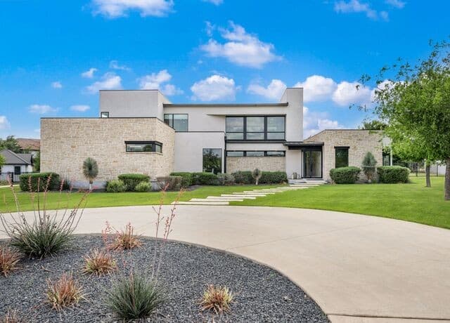 6-bedroom rental at 211 Wellesley Hill in San Antonio, TX — photo 1