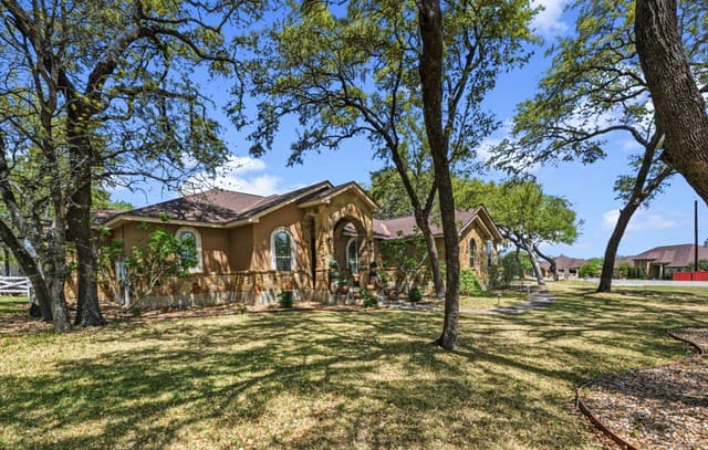 Home for sale at 128 Bucks in La Vernia, TX — photo 5