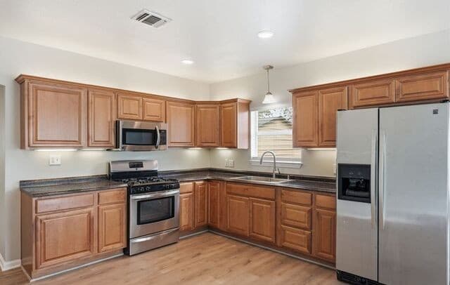 3-bedroom rental at 604 Schneider in Poth, TX — photo 5