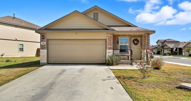 Home for sale at 150 Legendary Trail Loop in Floresville, TX — photo 4