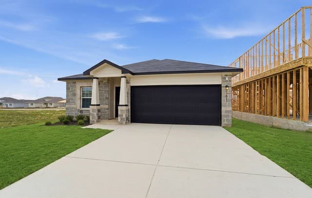 4-bedroom rental at 13011 Audrey Hbr in Von Ormy, TX — photo 2