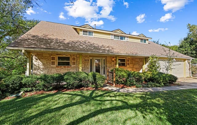 4-bedroom rental at 212 National Blvd in Universal City, TX — photo 3