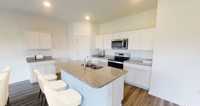 4-bedroom rental at 1125 King Eider in Adkins, TX — photo 3