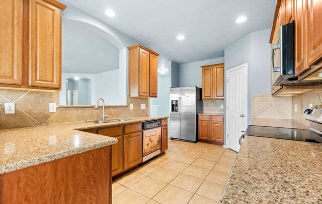 5-bedroom rental at 5124 Eagle Valley St in Schertz, TX — photo 4