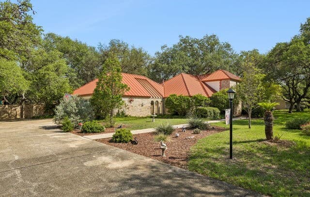 4-bedroom rental at 109 Long Bow Rd in Shavano Park, TX — photo 3