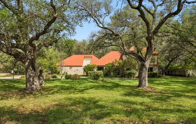 4-bedroom rental at 109 Long Bow Rd in Shavano Park, TX — photo 4