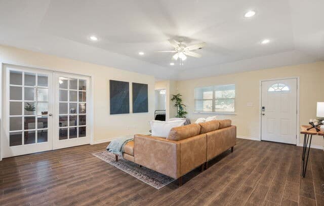 3-bedroom rental at 533 Indian Xing in Jourdanton, TX — photo 5
