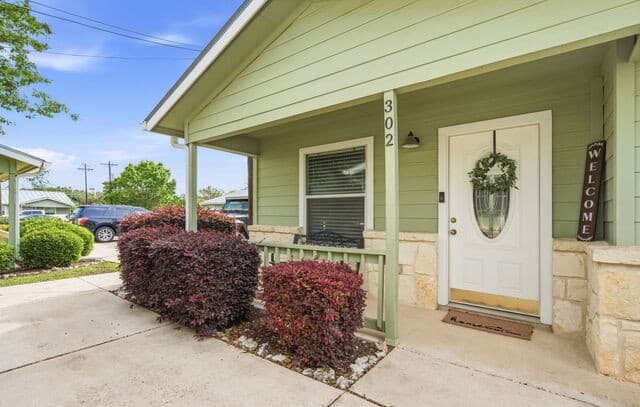 2-bedroom rental at 121 S Plant Unit 302 in Boerne, TX — photo 1