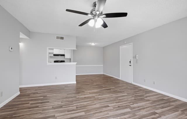 2-bedroom rental at 1819 Babcock Unit 411 in San Antonio, TX — photo 5