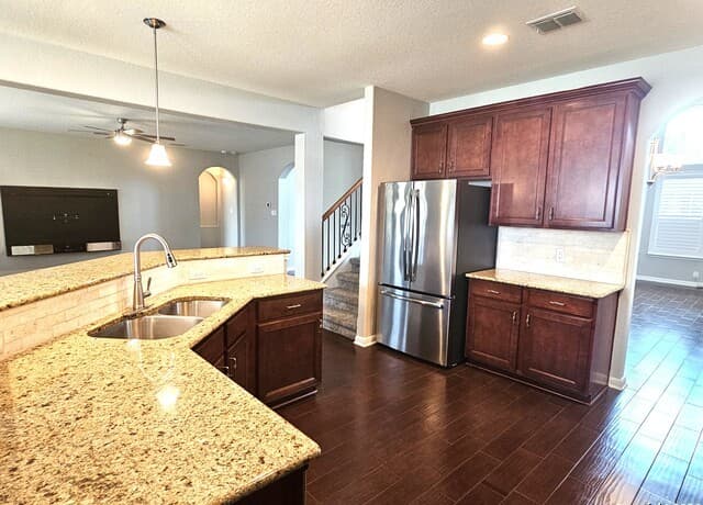 4-bedroom rental at 649 Cavan in Cibolo, TX — photo 5