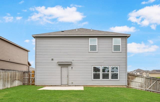 4-bedroom rental at 20039 Lonesome Dove in Lytle, TX — photo 4