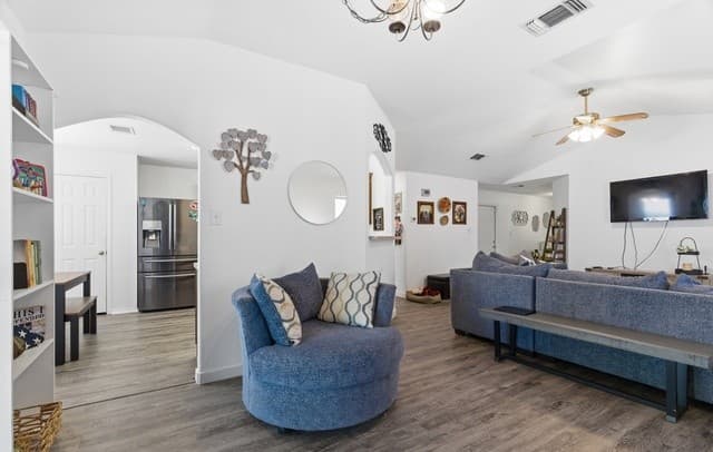 3-bedroom rental at 3417 Whisper Blf in Schertz, TX — photo 4