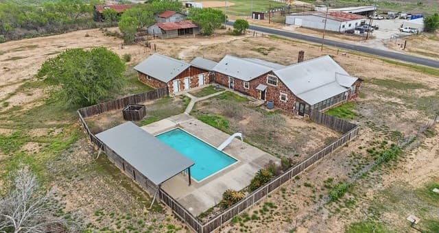 Home for sale at 1001 Horton Ln in Poteet, TX — photo 2
