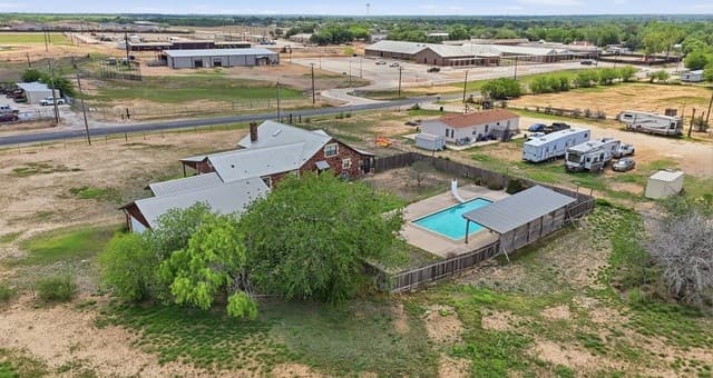 Home for sale at 1001 Horton Ln in Poteet, TX — photo 5