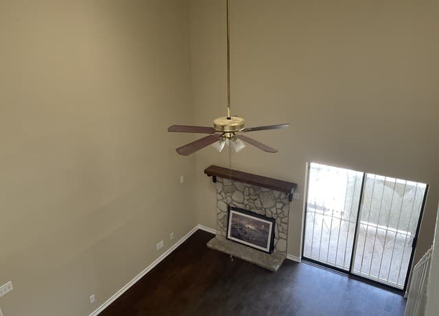 2-bedroom rental at 5322 Medical Unit E205 in San Antonio, TX — photo 2