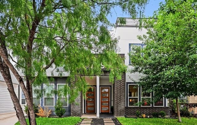 3-bedroom rental at 719 Eleanor Ave Unit 102 in San Antonio, TX — photo 2