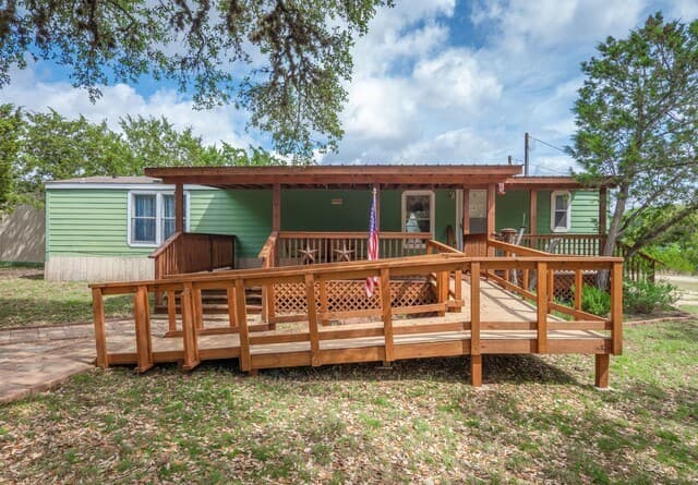 2-bedroom rental at 528 Private Rd 1516 in Bandera, TX — photo 2