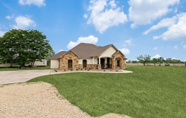 Home for sale at 18425 Kinney Rd in Von Ormy, TX — photo 2