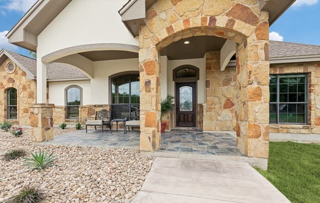 Home for sale at 18425 Kinney Rd in Von Ormy, TX — photo 3