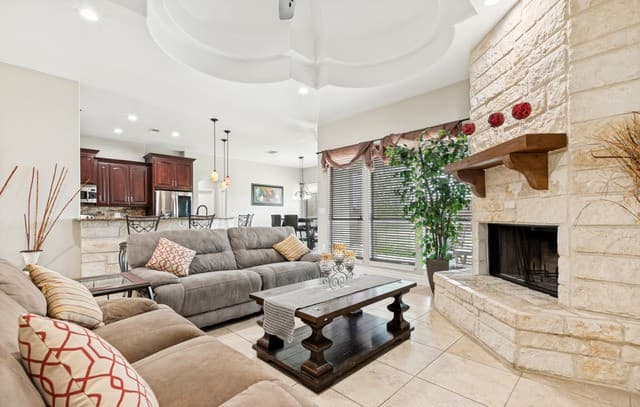 Home for sale at 18425 Kinney Rd in Von Ormy, TX — photo 4