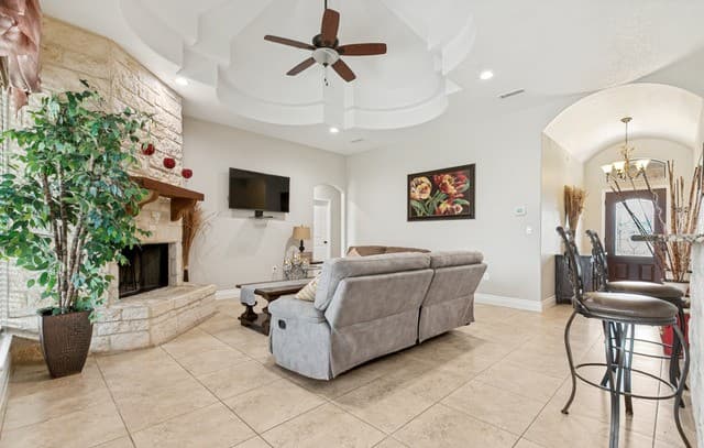 Home for sale at 18425 Kinney Rd in Von Ormy, TX — photo 5