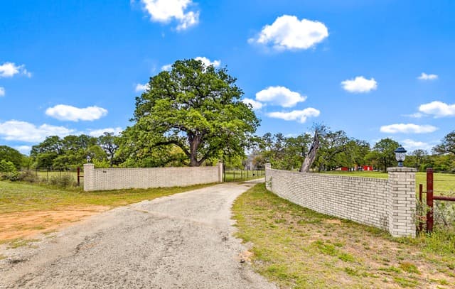 Home for sale at 78 Marx Lane in La Vernia, TX — photo 5