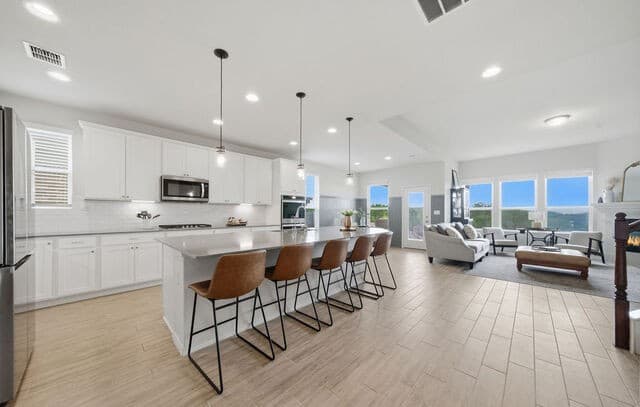 5-bedroom rental at 27710 Alpine Tundra in Boerne, TX — photo 4
