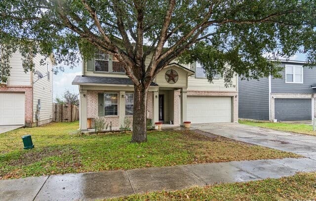 3-bedroom rental at 141 Gatewood Fls in Cibolo, TX — photo 2