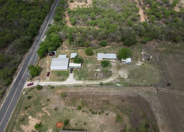 Home for sale at 14090 Ted Williams Rd in Atascosa, TX — photo 4