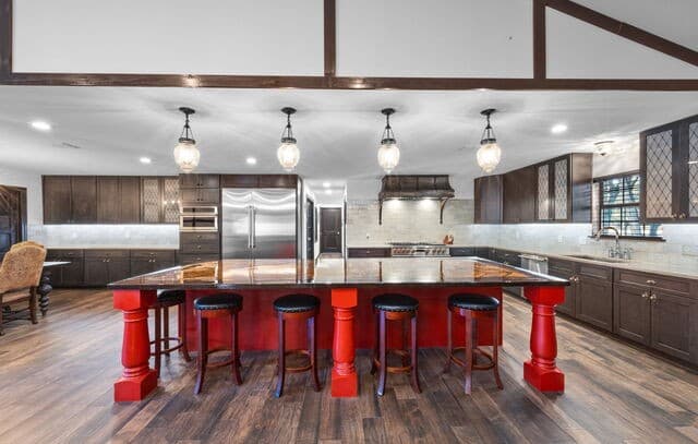 5-bedroom rental at 232 Meadowbrook Dr in Hollywood Park, TX — photo 5