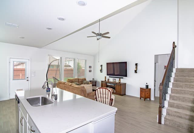 4-bedroom rental at 149 Mallorys Way in Castroville, TX — photo 5