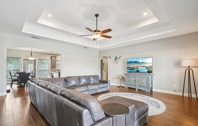 3-bedroom rental at 128 Parkcrest in Floresville, TX — photo 2
