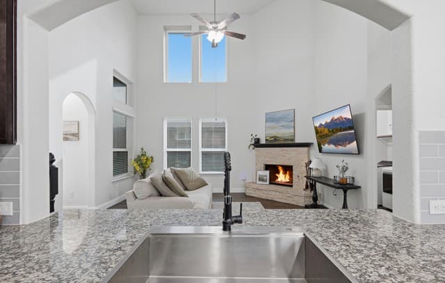 4-bedroom rental at 2925 Mistywood Ln in Schertz, TX — photo 2