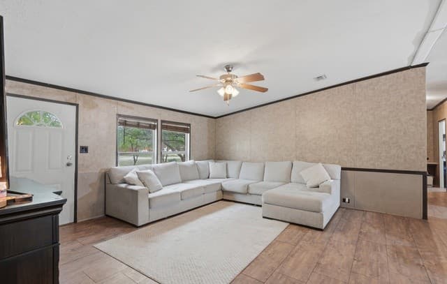 4-bedroom rental at 119 Avery Dr in Somerset, TX — photo 5