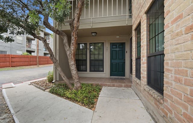 3-bedroom rental at 7711 Callaghan Unit APT 301 in San Antonio, TX — photo 2