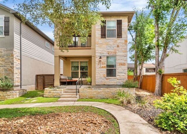 3-bedroom rental at 206 Ridgecrest Drive #16 in San Antonio, TX — photo 3