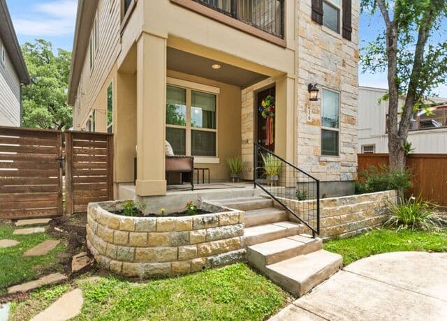 3-bedroom rental at 206 Ridgecrest Drive #16 in San Antonio, TX — photo 5