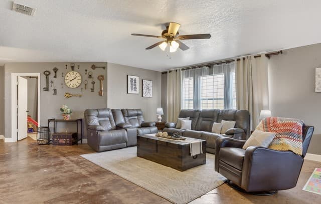 3-bedroom rental at 209 Gatewood Falls in Cibolo, TX — photo 5