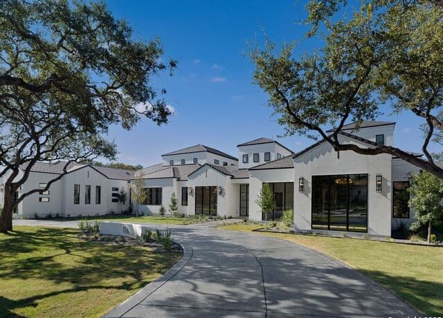 5-bedroom home for sale at 116 Whittingham Rd in Shavano Park TX