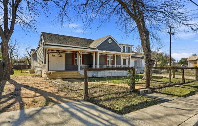 Home for sale at 202 Helena in San Antonio, TX — photo 2