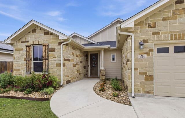 Home for sale at 238 Iron Gate in Pleasanton, TX — photo 2