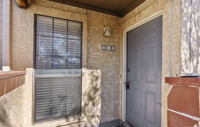2-bedroom rental at 6100 Woodlake Unit 312 in San Antonio, TX — photo 3