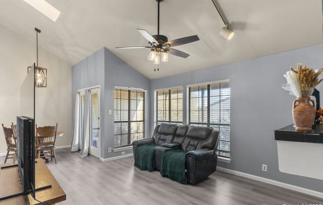 2-bedroom rental at 6100 Woodlake Unit 312 in San Antonio, TX — photo 4